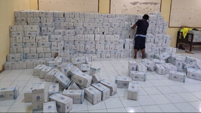 
 Galon Air Zam Zam Jemaah Haji Embarkasi Makassar Tiba Di Sudiang