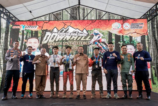 
 170 Atlet Ikut Kejuaraan Balap Sepeda Downhill Gravity South Celebes di Bulutanah