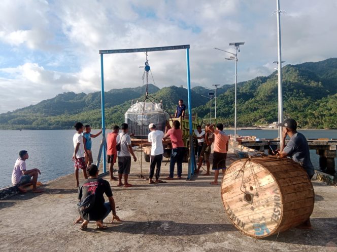 
 Danlantamal IX Perintahkan Danposal Pulau Romang Bantu Percepat Listrik Masuk Desa