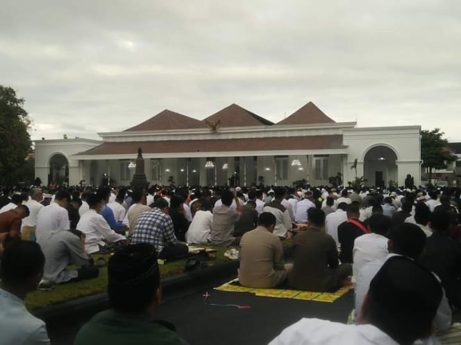 
 Presiden Jokowi Salat Idul Adha di Gedung Agung Istana Presiden di Yogyakarta