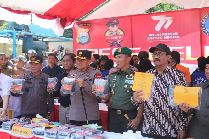 
 Kapolda Sulsel Musnahkan Ratusan Butir Ekstasi dan Puluhan Kilo Barang Bukti Narkotika