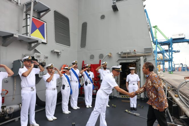 
 Walikota Makassar Jajal Kapal Terbaru INS Francesco Morosini Italia di Laut Makassar