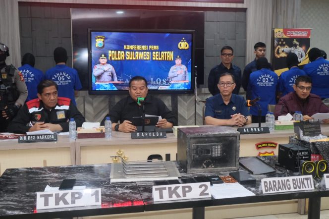 
 Kapolda Sulsel Konfrensi Pers Pengungkapan Sabu di Kampus UNM Parang Tambung