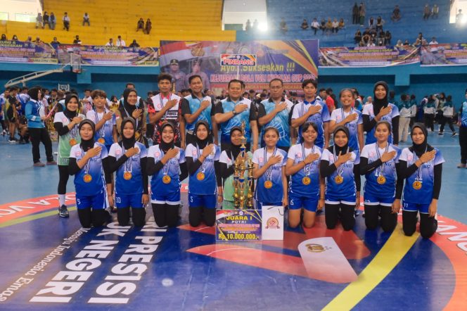
 Kapolda Sulsel Tutup Turnamen Voli Hari Bhayangkara Ke-77