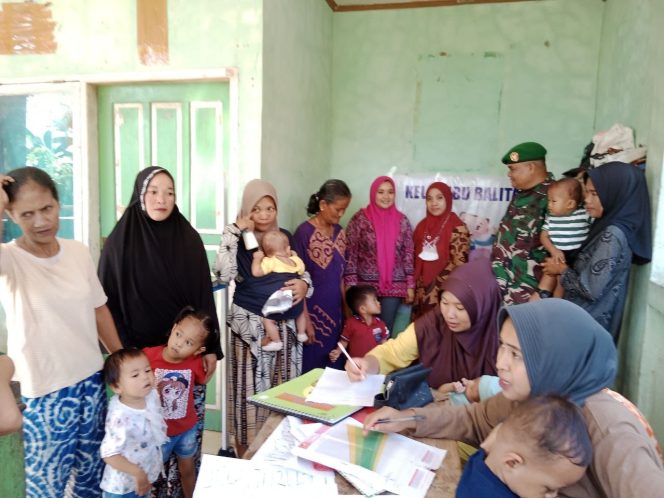 
 Babinsa Dampingi Petugas Posyandu Berikan Penyuluhan Ibu Hamil 