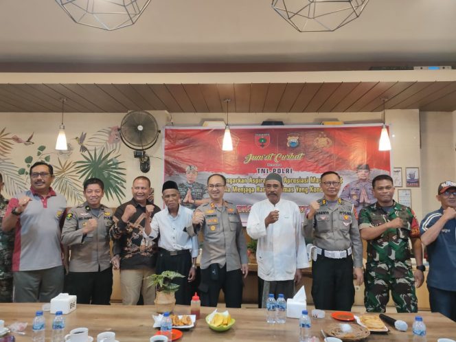 
 Wadir Binmas Jumat Curhat Di Jl.Nusantara Makassar