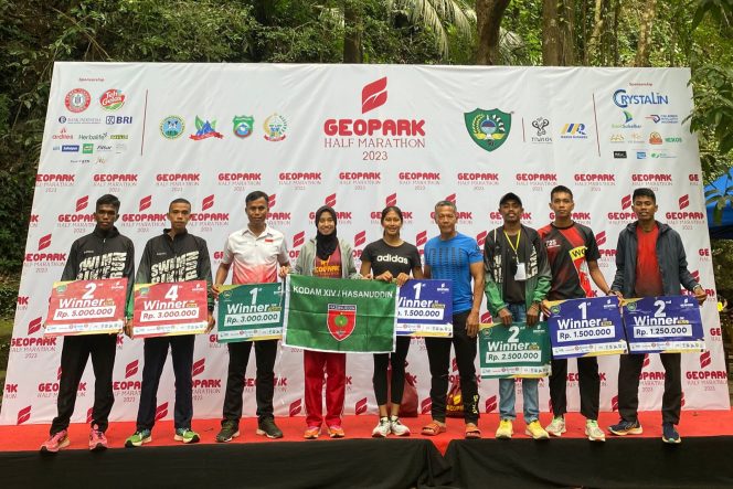 
 Membanggakan, Atlet Triathlon Kodam XIV/Hsn Kembali Borong Medali di Event Geopark Half Marathon 2023