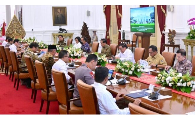 
 Presiden RI Pimpin Rapat Terbatas Bahas Percepatan Layanan Digital
