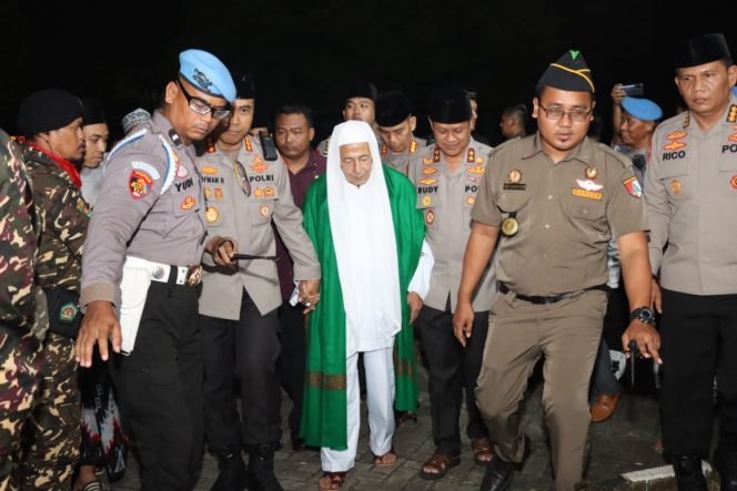 
 Rayakan HUT Bhayangkara Ke-77, Ulama dan Tokoh Agama Banten Gelar Istighosah Bersama