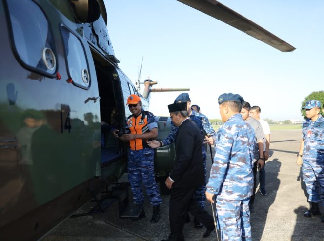 
 Peringati Hari Bakti TNI AU ke-76, Danny Pomanto Terbang Naik Helikopter ke Jeneponto
