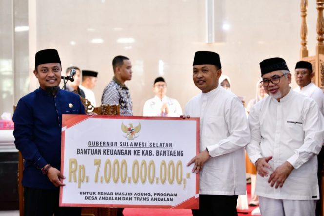 
 Gubernur Kembali Gelontorkan Rp 7 Miliar Bantuan Keuangan untuk Bantaeng