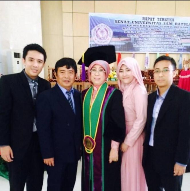 
 Kisah Anak Tukang Jahit Jadi Guru Besar Unsrat