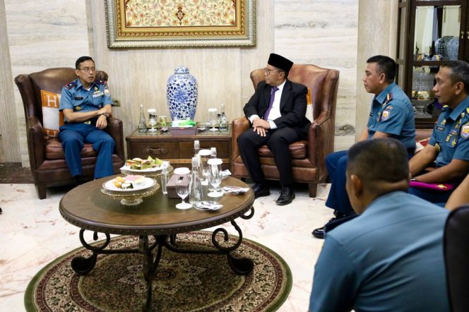 
 Pasca Dilantik Jadi Danlantamal VI Makassar, Laksma TNI Ivan Gatot Kunjungi Danny Pomanto