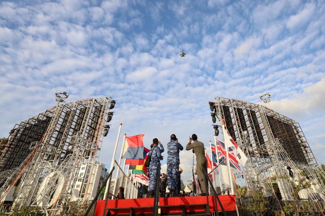 
 Atraksi Flypass TNI AU Buka Rangkaian Makassar F8 dengan Gemilang
