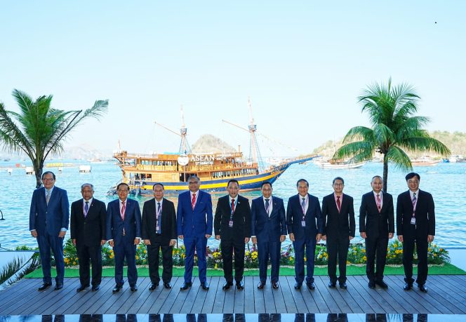 
 Pertemuan AMMTC ke-17 di Labuan Bajo, Gerbang Polri dan ASEAN Jaga Kawasan dari Kejahatan Transnasional