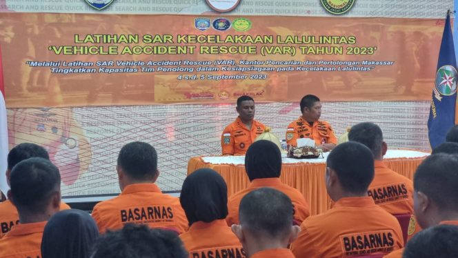 
 Basarnas Makassar Latihan Vehicle Accident Rescue Kesiapsiagaan Kecelakaan Jalanan