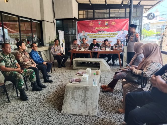 
 Polda Sulsel Gelar Jumat Curhat Di Kecamatan Mamajang Kota Makassar