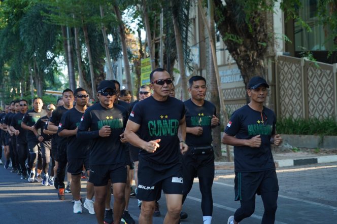 
 Awali Pagi Dengan Berlari Gembira, Pangdam XIV/Hsn Merefleksikan Pentingnya Hidup Sehat ke Prajurit 