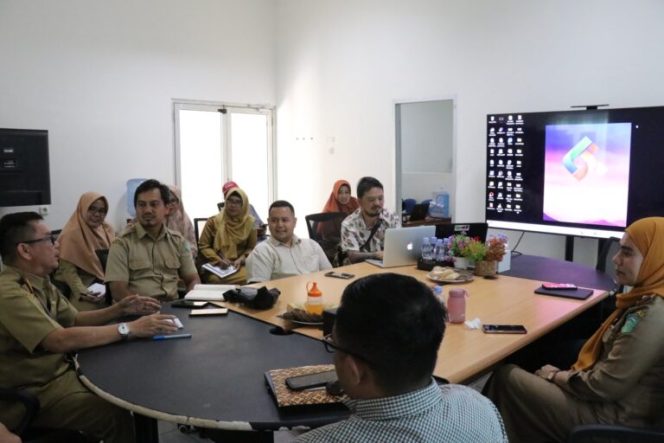 
 Kadis Kominfo Lutim Menerima Kunjungan Tim Kreatif Budaya Nusantara di Bumi Batara Guru