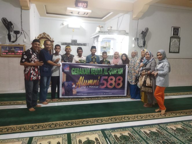
 IKA 588 Kembali Berbuat Kebaikan, Distribusikan Puluhan Al-Qur’an di Sejumlah Masjid