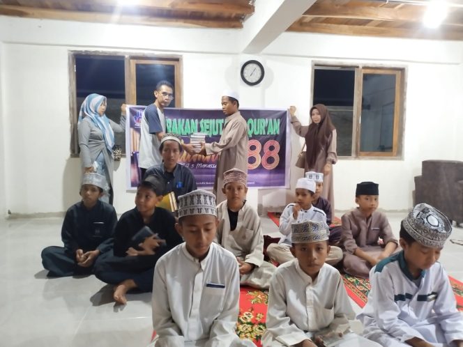 
 Marwan Aras Center dan IKA 588 Makassar Berbagi Al Quran di Sulawesi Selatan