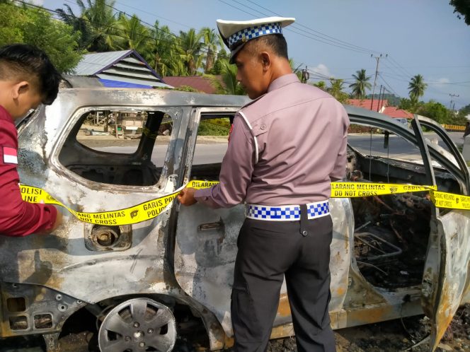 
 Mobil Hangus Terbakar di Jalan Trans Sulawesi Luwu Timur