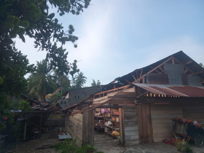 
 6 Rumah di Luwu Timur Rusak Akibat Angin Kencang