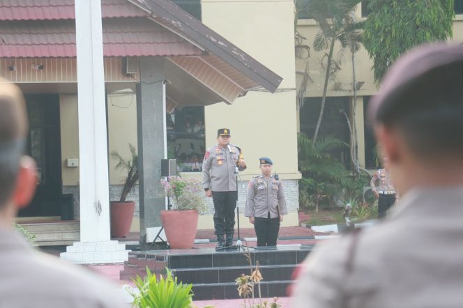 
 Kapolda Sulsel Pimpin Apel Pagi, Ingatkan Kesiap Siagaan Anggota Polri Dimasa Kampanye
