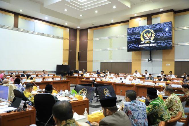 
 Kemenag dan DPR Bahas Biaya Haji, Segini Biaya Haji Tahun 2024!