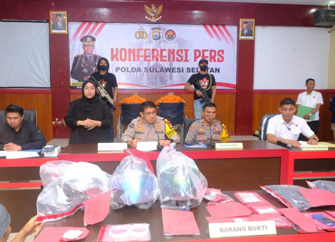 
 Konferensi Pers Penangkapan Pembobol ATM Lintas Provinsi, Modus Call Center Palsu