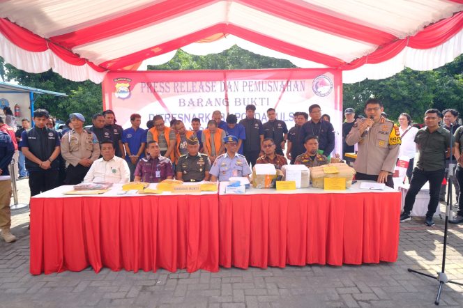 
 Polda Sulsel Gagalkan Peredaran 21 Kg Ganja, 98 Kg Sabu, 20 Ribu Butir Ekstasi