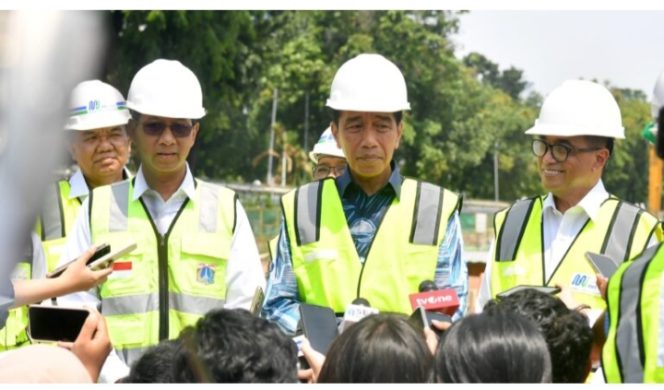 
 Presiden Jokowi Perintahkan Menkes Awasi Detail Perkembangan Covid-19