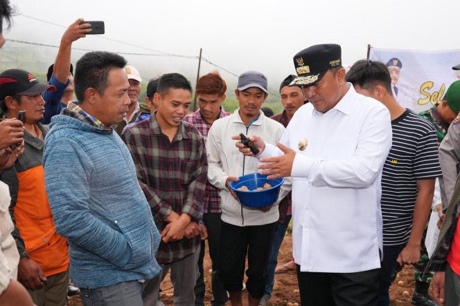 
 Dihadapan Pj Gubernur Sulsel, Petani di Malino Mengeluh Kekurangan Modal