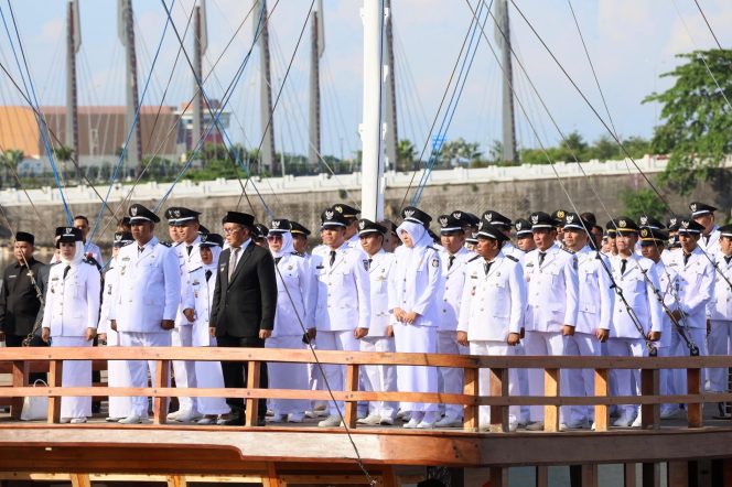 
 Wali Kota Makassar Lantik 201 Kepala SKPD Hingga Lurah di Kapal Phinisi