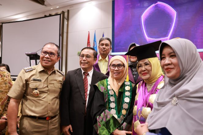 
 Wali Kota Makassar  Ucapkan Selamat Atas Pengukuhan Guru Besar Apiaty Amin Syam