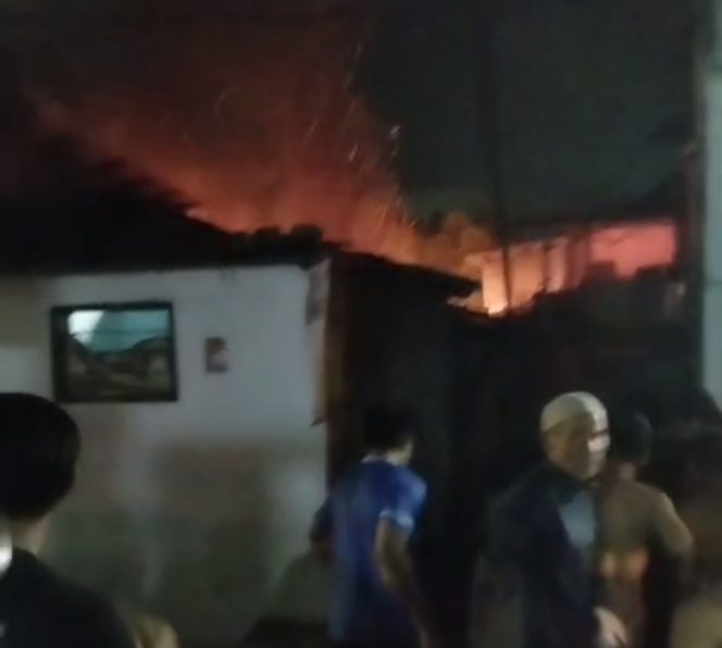 
 Kebakaran Akibat Petasan Di Makassar