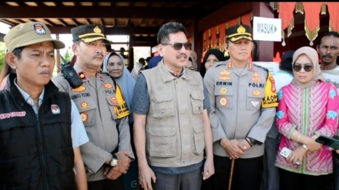 
 Pj Bupati Sidrap Pantau Pemungutan Suara Sekaligus Gunakan Hak Pilihnya