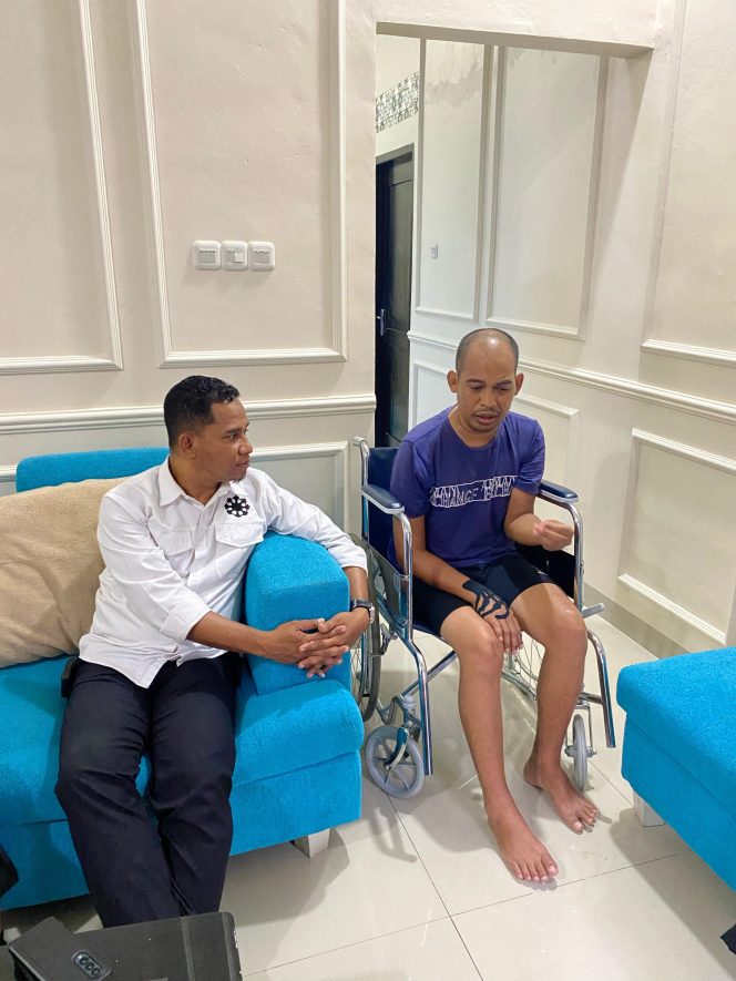 
 Kunjungan Kasat Intelkam Polres Gowa Bawa Semangat Baru untuk AIPDA Abdul Kadir yang Sedang Sakit