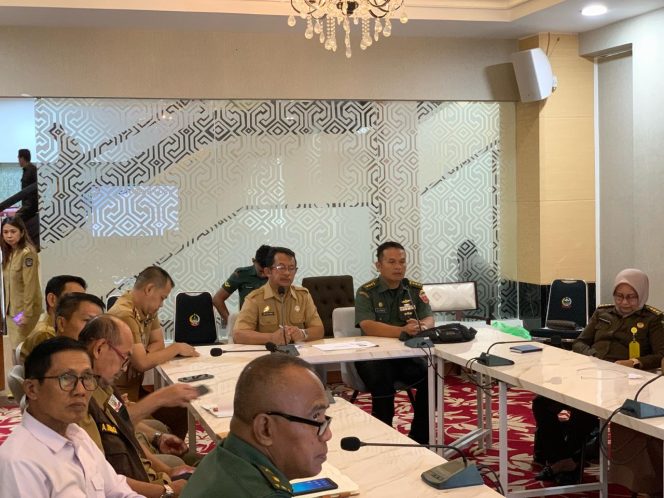 
 Pamen Ahli Bidang Ekonomi Mewakili Pangdam XIV/Hsn Rakor Inflasi Daerah Secara Virtual