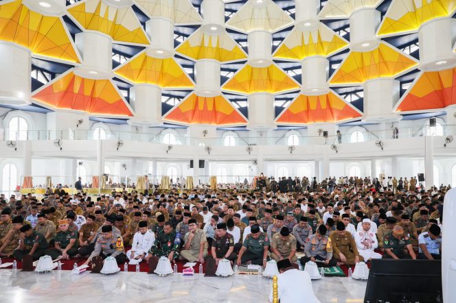 
 Pemprov Sulsel – Polda Sulsel Gelar Dzikir dan Doa kebangsaan Dalam Pemilu Damai 2024