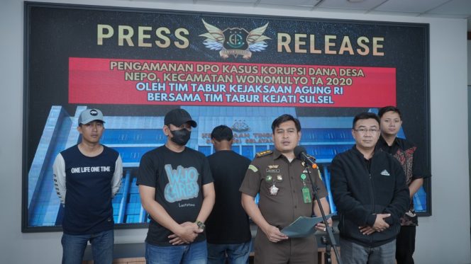 
 Buronan Tersangka Kasus Dana Desa di Polewali Mandar Diringkus Tim Tabur Kejaksaan 
