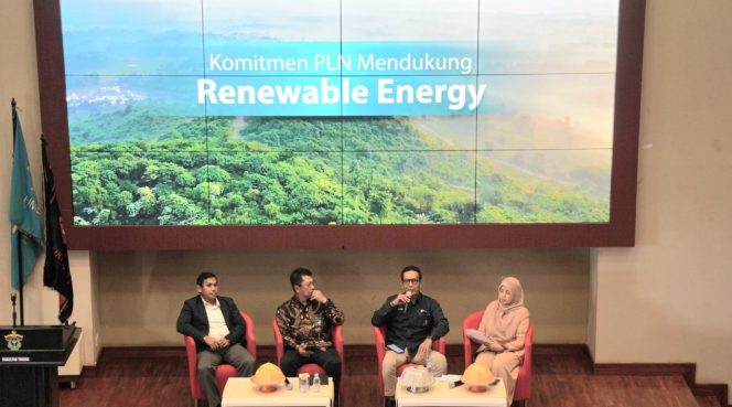
 Di Hadapan Mahasiswa UNHAS, GM PLN UID Sulselrabar Paparkan Transisi Energi