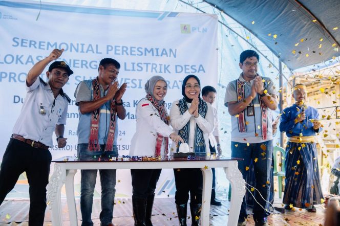 
 PLN Berhasil Menerangi 80 Dusun di Sulawesi Barat, 594 Warga Kini Nikmati Listrik 24 Jam