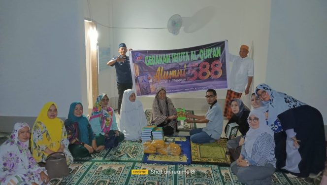 
 Disebuah Masjid di Dataran Tinggi Pangkep, IKA 588 Salurkan Puluhan Alqur’an