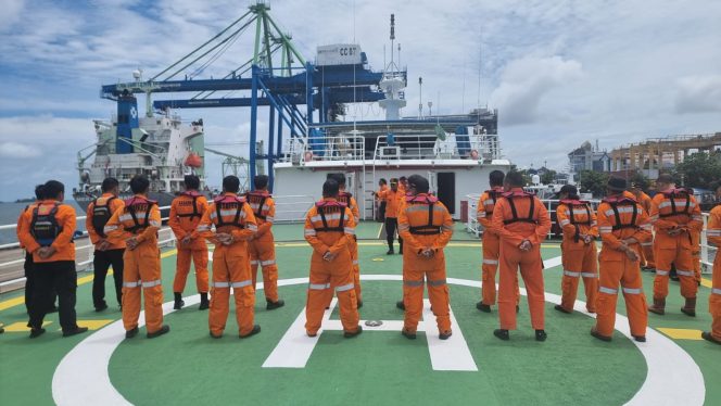 
 Basarnas Makassar Kerahkan Kapal KN Sar Kamajaya : Cari 21 ABK KM Yuiee Jaya II di Laut Selayar 