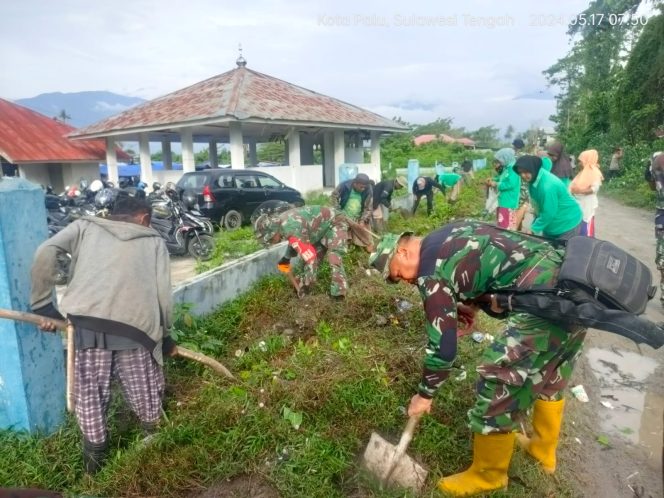 
 Bareng Masyarakat, Koramil 1306-16/PS Gelar Karya Bhakti di Pasar Bulili Petobo 