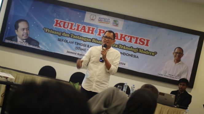 
 Marwan Aras Bawakan Kuliah Praktisi di Stimi Yapmi Makassar