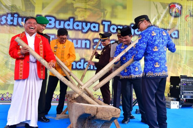 
 Festival Budaya Toraja Utara Dimulai, Penjabat Gubernur Sulsel Prof Zudan: Viralkan!