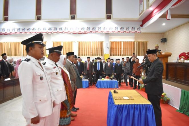
 Pengukuhan Masa Jabatan 38 Kades, Bupati Basli Ali Tekankan Jangan Sok Pintar