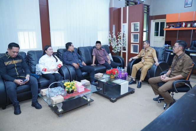 
 Komisi I DPRD Sulbar Benchmarking Rekruitmen Komisioner KI dan KPID ke Diskominfo -SP Sulsel